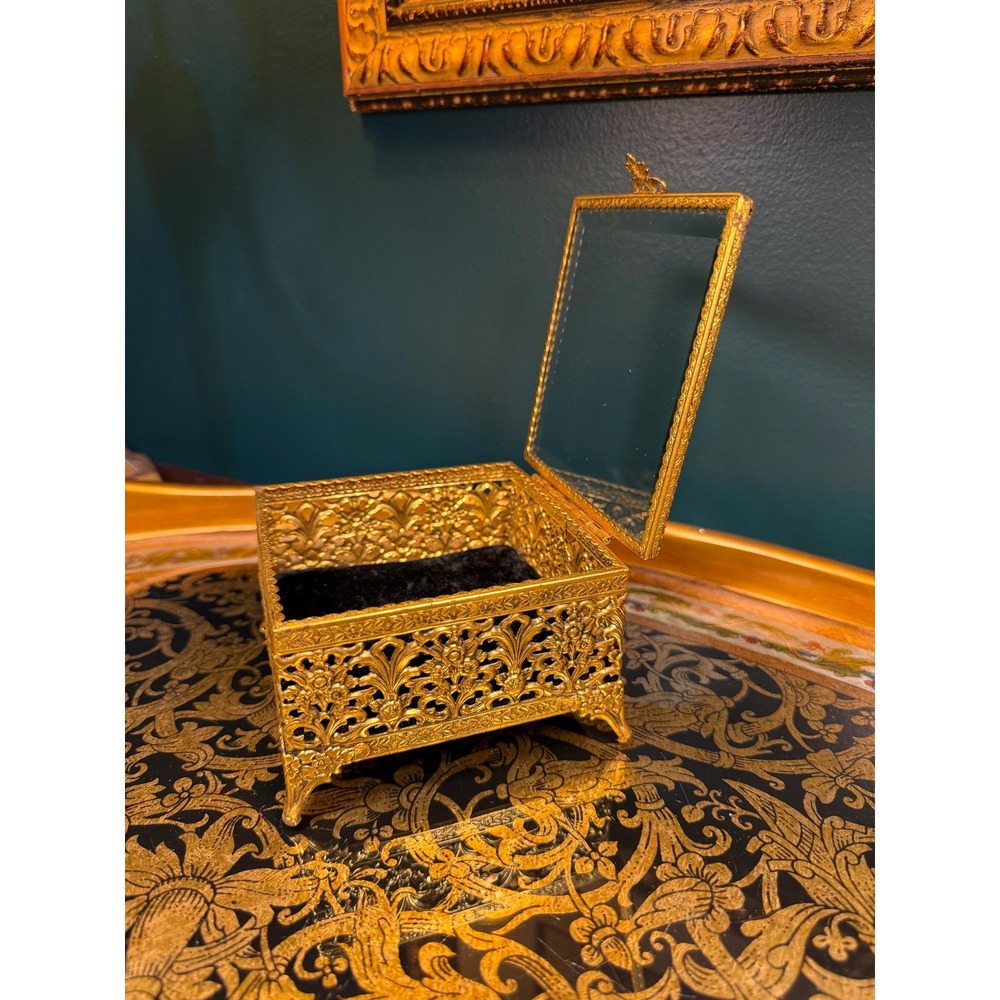 Vintage Gold Filigree Jewelry Casket with Glass Lid & Velvet Interior - Picture 6 of 17